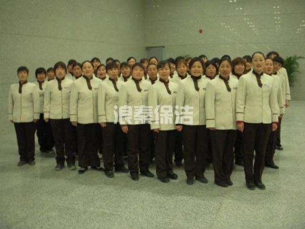承接小區(qū)物業(yè)保潔